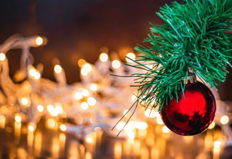 Sprucing Up the Holidays: Tips for Making the Most of Your Artificial Christmas Tree Decorations